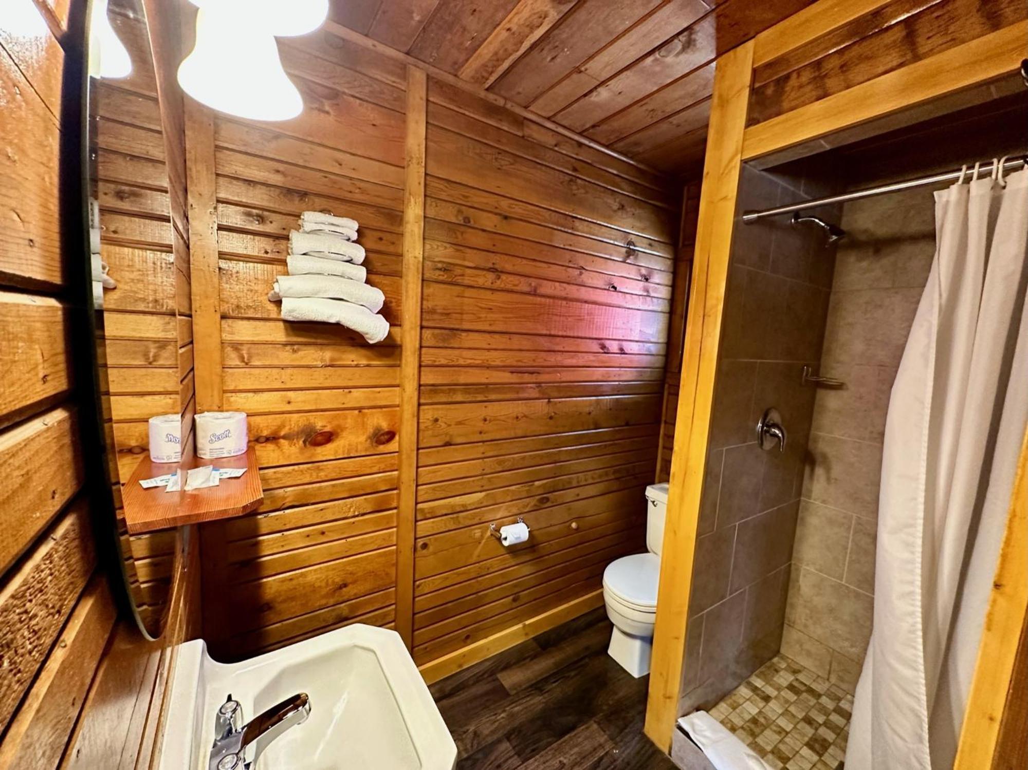 Yellowstone Cabins&RV West Yellowstone Esterno foto